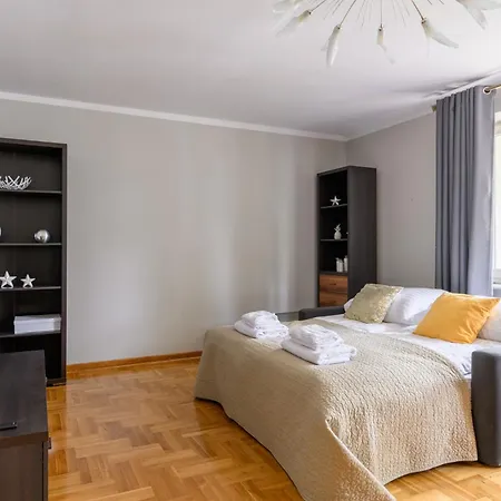 Bella Casa Premium - Biesiadna - Warsaw
